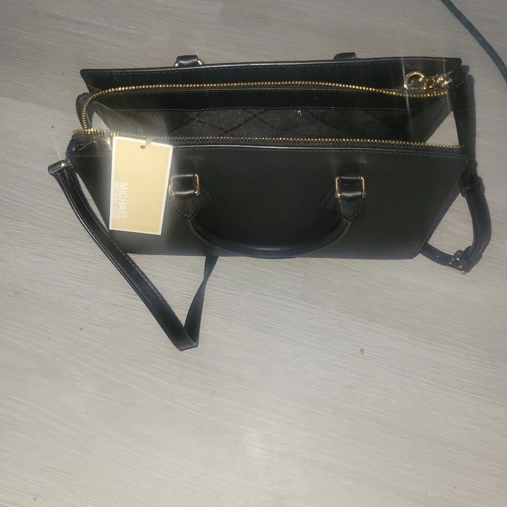 Michael Kors NEW Sheila Black‎ Saffiano Leather Satchel Handbag Strap designer